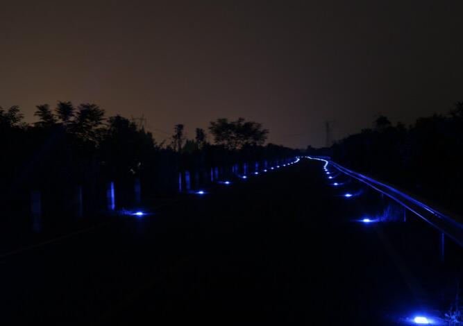 自發(fā)光反光太陽(yáng)能地標(biāo)